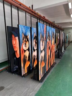 IP-serie: veelzijdige 640x1920mm indoor LED-poster met hoge vernieuwingssnelheid en draadloze besturing