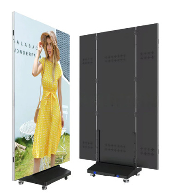 Drievoudig opvouwbare LED-posterdisplay voor binnenshuis is naadloos en schitterend, ideaal voor luxe retailtentoonstellingen en horeca.